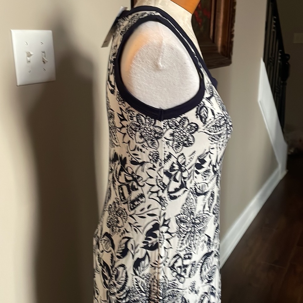 New with tags maxi dress. Size Medium - Picture 5 of 6